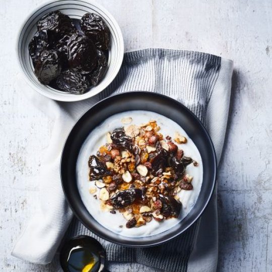 Photo de la recette Morning bowl with prunes and nuts